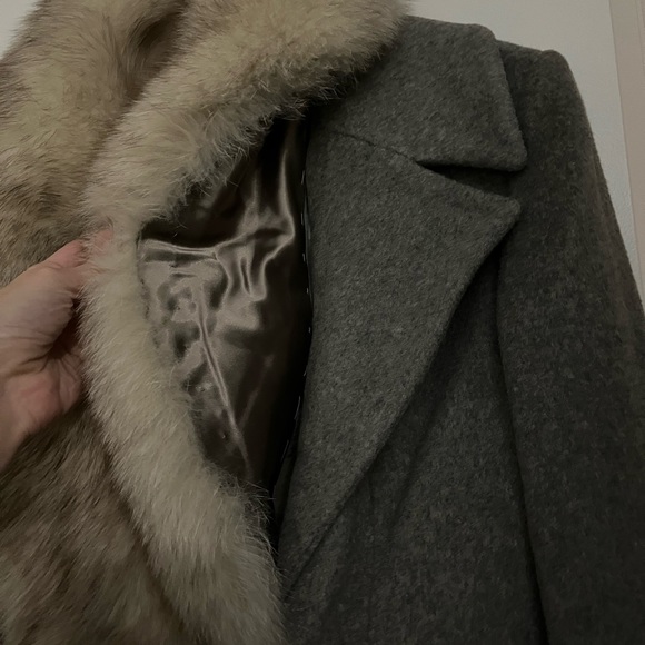 STUNNING! SUPER RARE Vintage ‘MONTALDO’S’ Gray Regency Cashmere And Fur Coat! - Picture 13 of 16
